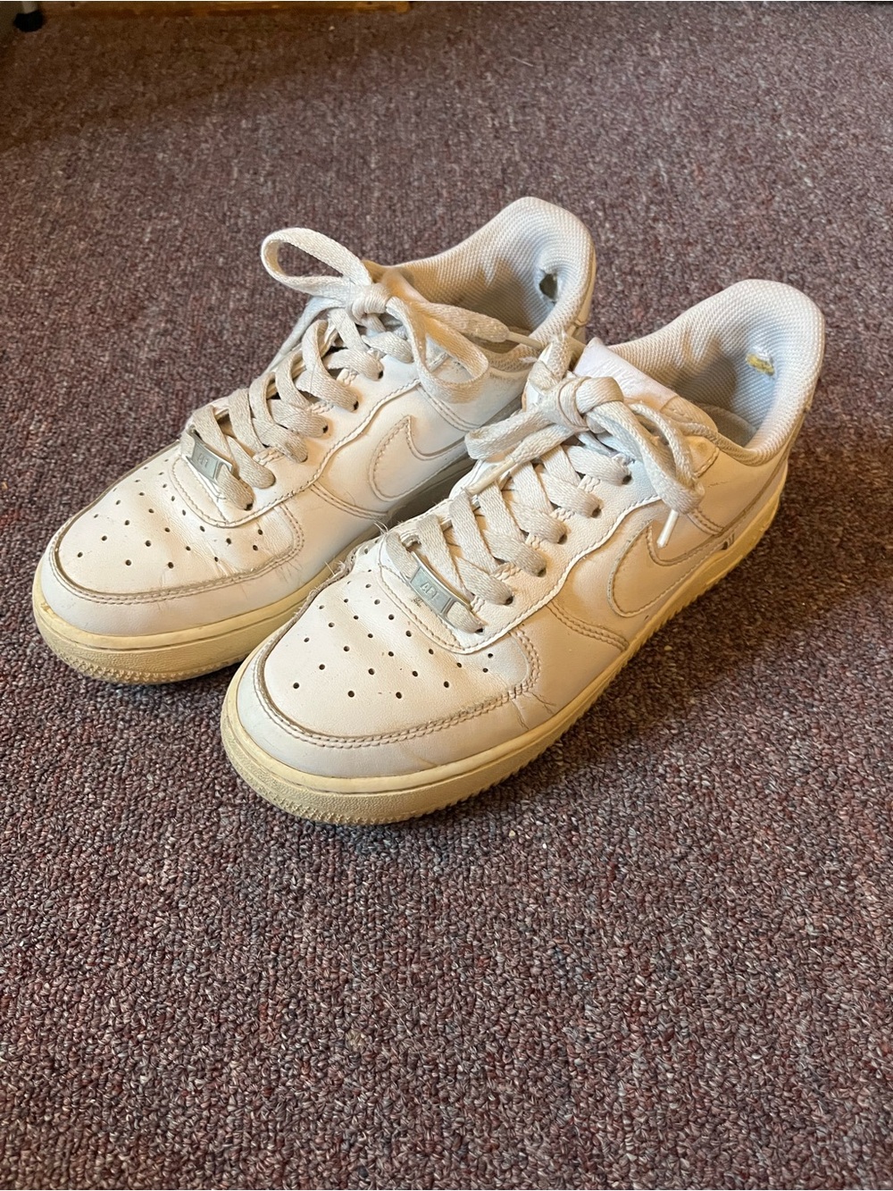 Nike Low-Top Sneakers — Off-White/Cream